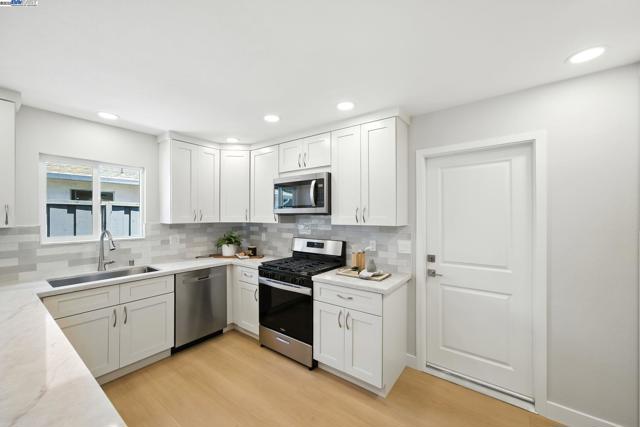 5525 Roosevelt Pl, Fremont CA: https://media.crmls.org/mediaz/abb20d99-58b8-4741-a3d7-c5511c063352.jpg