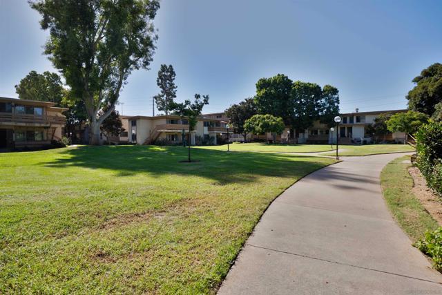 3942 Valeta St, San Diego CA: https://media.crmls.org/mediaz/abb2643a-028f-4a0b-abab-619e02dfd41c.jpg