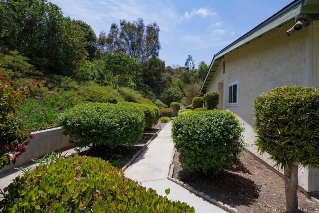 4402 Shearwater Way, Oceanside CA: https://media.crmls.org/mediaz/abb27054-50f4-40cd-840d-8dd91080654e.jpg
