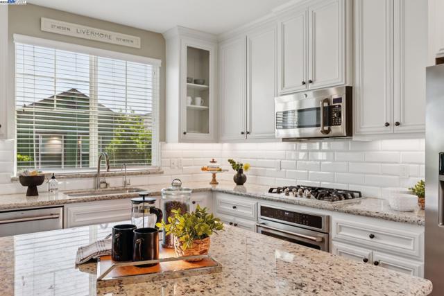 389 Basswood Cmn, Livermore CA: https://media.crmls.org/mediaz/abb289ea-1023-4536-b65f-fd4e1a98f1ff.jpg