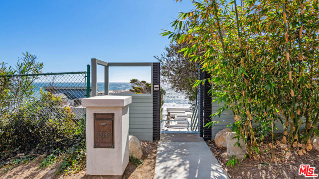 31388 Broad Beach Road, Malibu CA: https://media.crmls.org/mediaz/abb2b699-e5d0-41f8-88e2-8e4827cee863.jpg