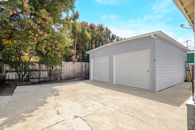 6133 Seminary Ave, Oakland CA: https://media.crmls.org/mediaz/abb2c832-90b2-4b97-a7c8-bf451c030cd3.jpg