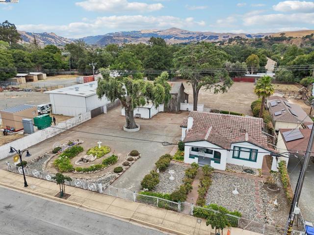 11768 Main St, Sunol CA: https://media.crmls.org/mediaz/abb38b16-4c91-483f-b10c-0156743f991e.jpg