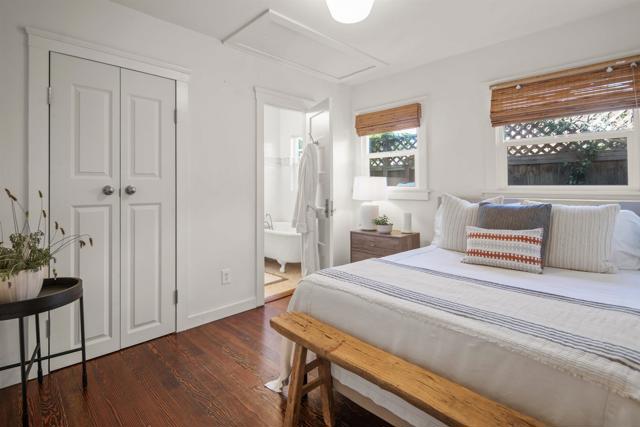 950 Olive Ave, Coronado CA: https://media.crmls.org/mediaz/abb3b810-ff28-4257-badb-32a9f211c4c9.jpg
