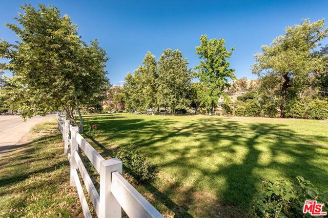 2344 Laguna Circle Drive, Agoura CA: https://media.crmls.org/mediaz/abb3dbd8-77b1-4628-bce3-6a4551550d4d.jpg