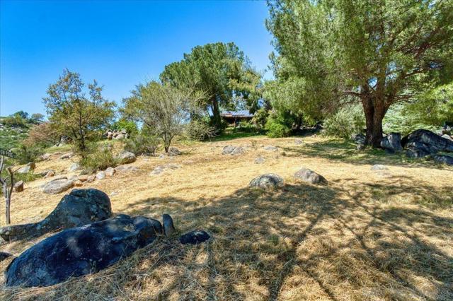 24903 Oakana Rd, Ramona CA: https://media.crmls.org/mediaz/abb3e119-d70d-4b31-9734-ce84815e3052.jpg