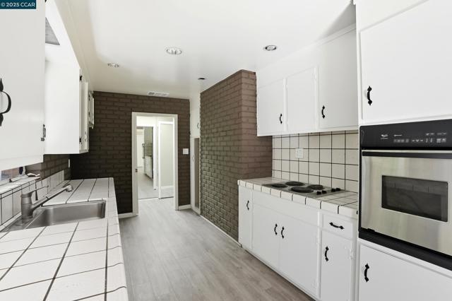 1016 Stone Valley Rd, Alamo CA: https://media.crmls.org/mediaz/abb49ace-0ce6-4203-8568-4d8cd6cd82ef.jpg