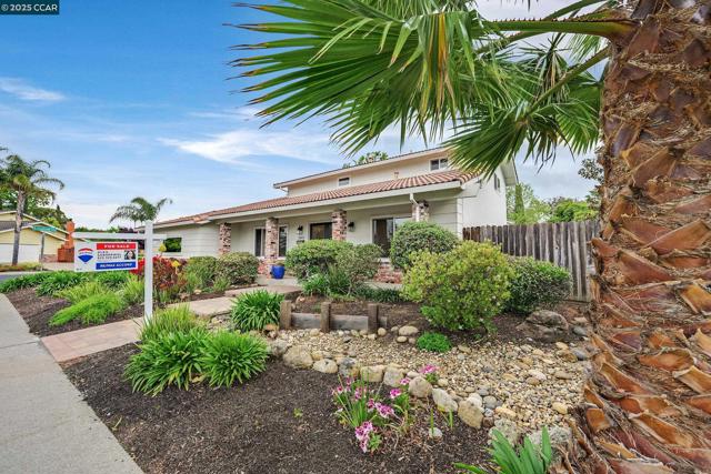 2043 Gill Port Ln, Walnut Creek CA: https://media.crmls.org/mediaz/abb5254d-8c38-49d9-a97a-41e74c390c65.jpg