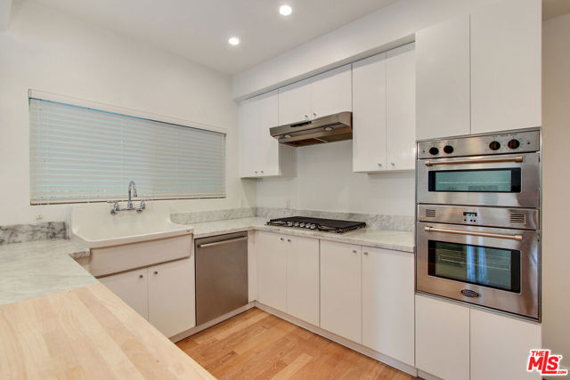 828 Westmount Drive, West Hollywood CA: https://media.crmls.org/mediaz/abb54cc2-e984-41f1-abcf-e0363b3b3b80.jpg