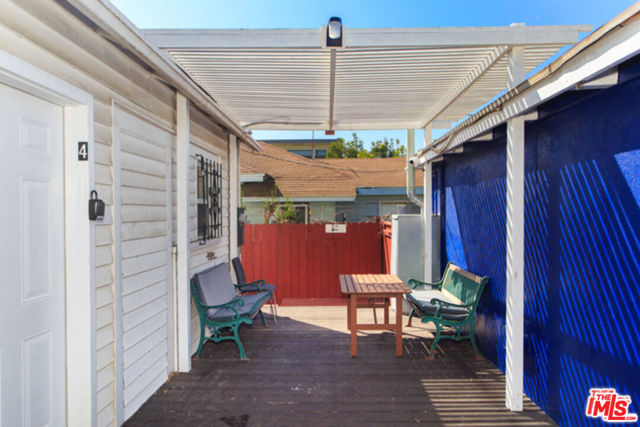 547 Brooks Avenue, Venice CA: https://media.crmls.org/mediaz/abb5b0ca-40db-42c2-b553-a3c29dfbd362.jpg