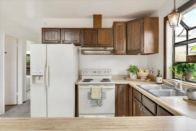 208 Brook Avenue, Santa Cruz CA: https://media.crmls.org/mediaz/abb69208-6808-4feb-872a-488486a591e5.jpg