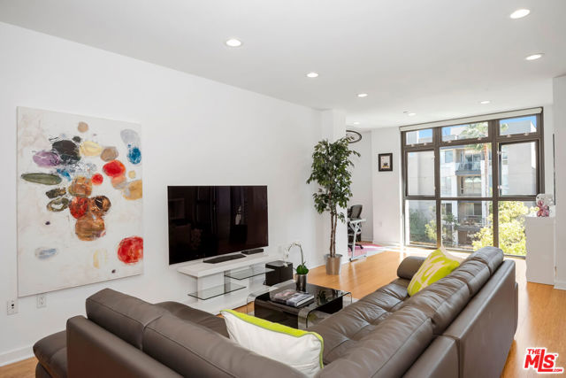 13045 Pacific Promenade, Playa Vista CA: https://media.crmls.org/mediaz/abb693e8-aa09-4fc7-899f-ddef7f67ddf9.jpg