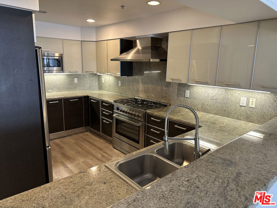 1319 N Detroit Street #3