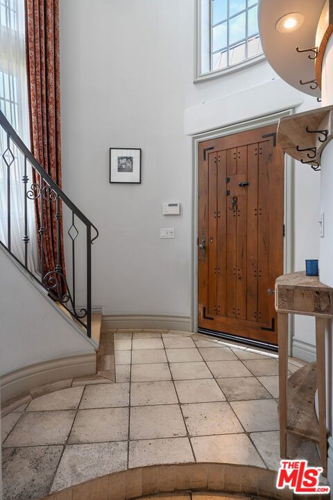 911 7th Street, Santa Monica CA: https://media.crmls.org/mediaz/abb7313b-dea5-4dd4-a462-117118409006.jpg