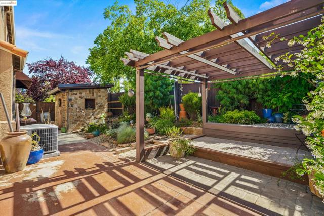 379 Yukon Way, Livermore CA: https://media.crmls.org/mediaz/abb7e841-c177-4ea4-b2fe-667227e78761.jpg