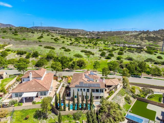 278 Avenida Loretta, Chula Vista CA: https://media.crmls.org/mediaz/abb8aeba-4563-4d5d-9bfe-cc8a8b22a8cc.jpg