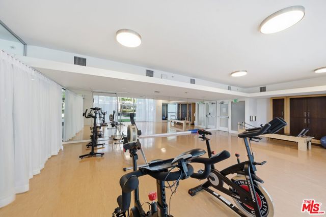 13700 Marina Pointe Drive, Marina del Rey CA: https://media.crmls.org/mediaz/abb8b9b5-d315-42c2-9e62-01e3a05a4746.jpg