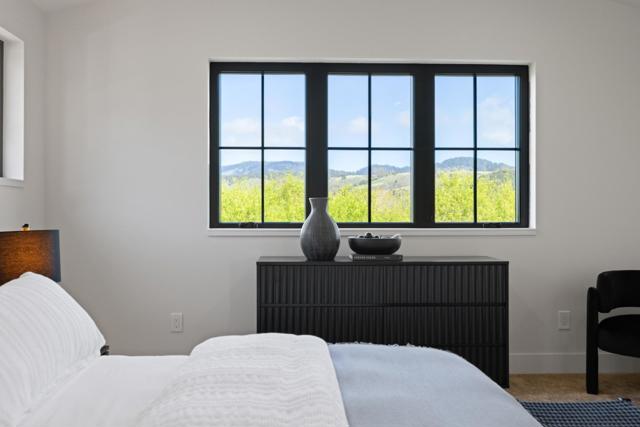 535 Creekside Court, Half Moon Bay CA: https://media.crmls.org/mediaz/abb90829-6049-4994-8918-1d1ea0834c7e.jpg