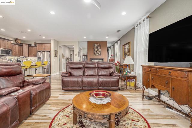 299 Marks Rd, Rio Vista CA: https://media.crmls.org/mediaz/abb92daf-e4de-4628-815b-8fd0d1d8ca94.jpg