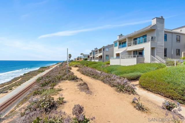 270 Surfview Ct, Del Mar CA: https://media.crmls.org/mediaz/abb96e8b-db64-450b-9121-1b4e2fc32727.jpg