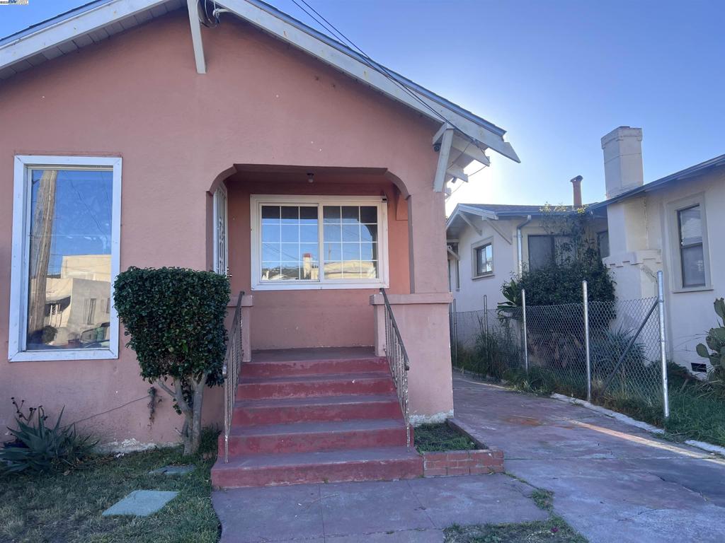 5553 Harvey Ave