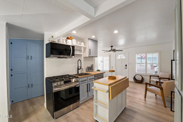 136 Los Angeles Avenue, Oxnard CA: https://media.crmls.org/mediaz/abba786a-a65e-44c8-a9db-e0da9eca78f8.jpg