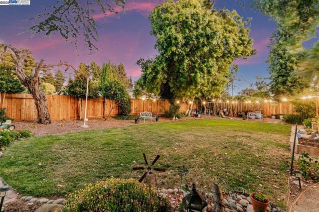 4533 Santa Cruz Ct, Fremont CA: https://media.crmls.org/mediaz/abbadea8-9929-43c2-9b3b-6a405e4566f9.jpg