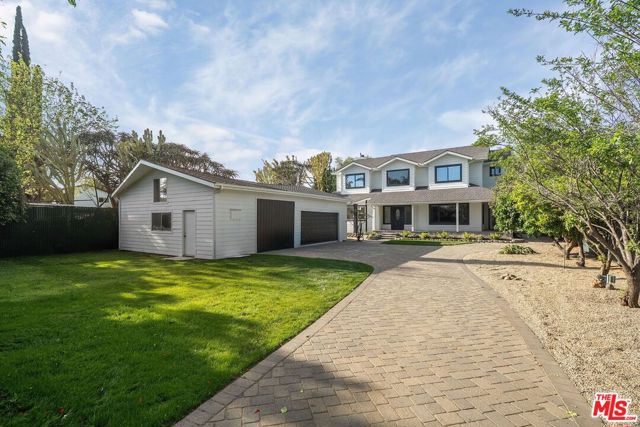 17805 Erwin Street, Encino CA: https://media.crmls.org/mediaz/abbadf18-3331-4ea8-ac8d-837e75bde2e4.jpg