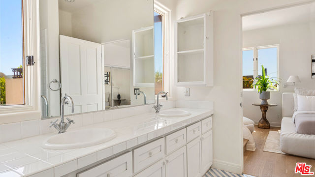 23349 Malibu Colony Road, Malibu CA: https://media.crmls.org/mediaz/abbb1606-1831-4ec3-94c1-1c6400d072d4.jpg