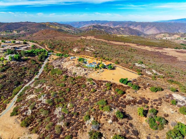 1185 Cedar Summit Drive, Ramona CA: https://media.crmls.org/mediaz/abbb6dee-e2e0-4e04-af4e-78fcf9c47e8a.jpg
