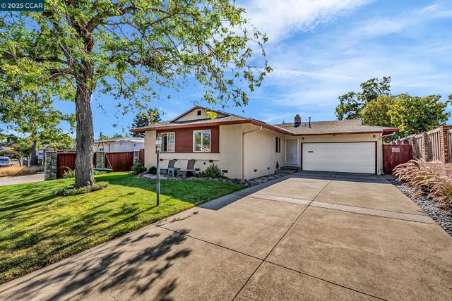 3412 Flamingo Dr, Concord CA: https://media.crmls.org/mediaz/abbbcb2e-80d6-4517-a6d1-e72e17b5b962.jpg