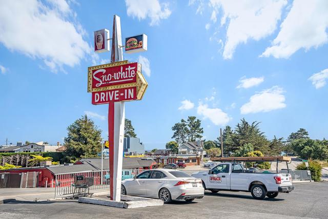 129 Santa Cruz Avenue, Aptos CA: https://media.crmls.org/mediaz/abbc17b9-8ea7-4e41-8a0c-2cac52a8c3e8.jpg