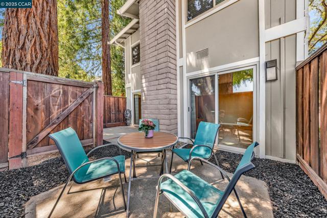1081 San Ramon Valley Blvd, Danville CA: https://media.crmls.org/mediaz/abbc34de-1625-4267-b6d5-57d4bc10c34e.jpg