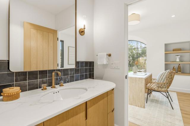 Detail Gallery Image 31 of 72 For 8341 La Jolla Scenic Dr, La Jolla,  CA 92037 - 5 Beds | 5/1 Baths