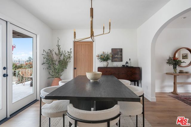 5215 Parkglen Avenue, Los Angeles CA: https://media.crmls.org/mediaz/abbc859a-ce8b-4339-9229-0e8801681140.jpg