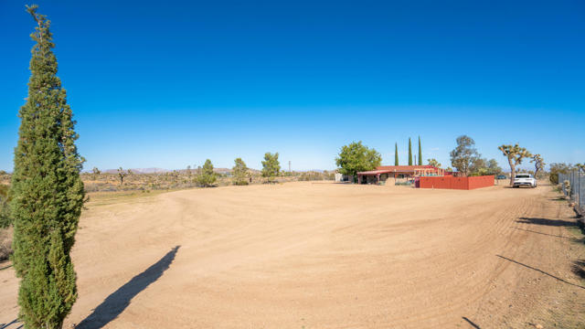 58189 Sunny Sands Drive, Yucca Valley CA: https://media.crmls.org/mediaz/abbcb463-f1ef-4ee0-9663-eb925d93395c.jpg