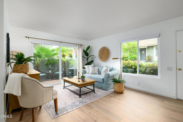 599 Rio Grande Circle, Thousand Oaks CA: https://media.crmls.org/mediaz/abbe9034-2449-4f16-8e8a-1fc2a12f4954.jpg
