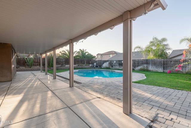 10909 Rainwater Lane, Bakersfield CA: https://media.crmls.org/mediaz/abbed0b8-a0a5-43b4-93d6-38bf2c126e92.jpg