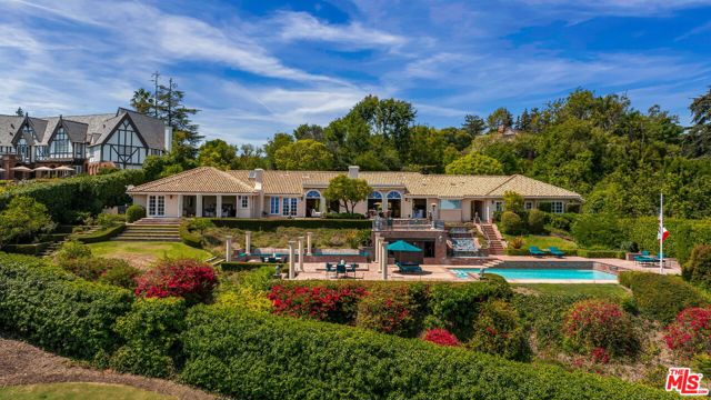 10820 Ambazac Way, Los Angeles CA: https://media.crmls.org/mediaz/abbf0364-4061-438b-8578-cc9214cb9959.jpg