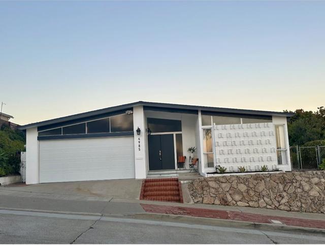 4985 Pacifica, San Diego CA: https://media.crmls.org/mediaz/abbf1766-b70e-4c00-bf9b-4c0169b1d504.jpg