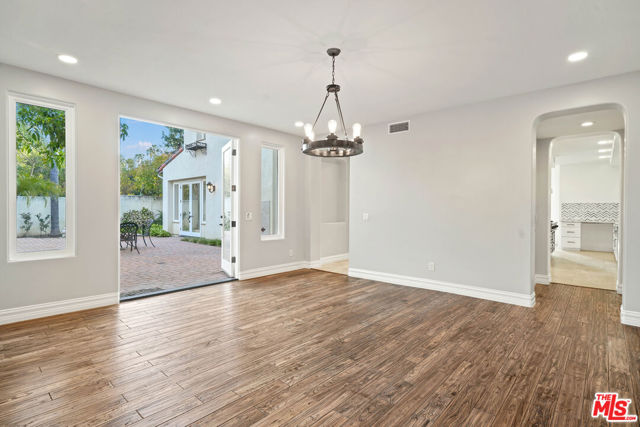 5309 Louise Avenue, Encino CA: https://media.crmls.org/mediaz/abbf250d-1cb2-41bc-800f-db43fb7ffd3d.jpg