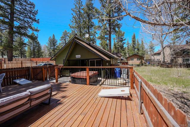 39414 Ruby Lane, Big Bear Lake CA: https://media.crmls.org/mediaz/abc03a1e-796b-423d-bc96-c8de54b1caa3.jpg