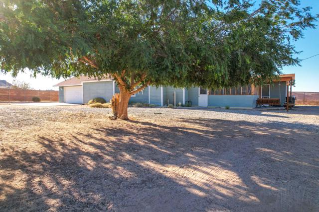 55540 Shannon Road, Landers CA: https://media.crmls.org/mediaz/abc0ee83-dde3-4cf2-ab41-4ae7f7580f3f.jpg