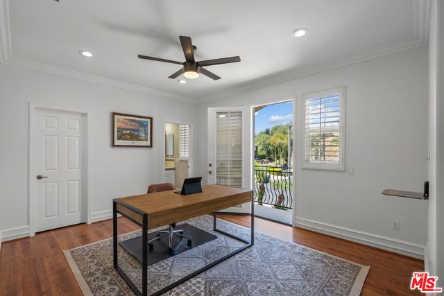 638 Oak Tree Court, Simi Valley CA: https://media.crmls.org/mediaz/abc1360f-f172-4205-b364-a67f97b1db17.jpg