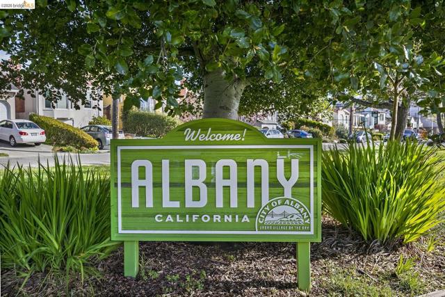 545 Pierce St, Albany CA: https://media.crmls.org/mediaz/abc275a8-8eeb-4edf-b976-96f448ed5924.jpg