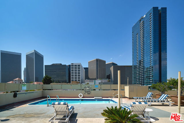 9950 Durant Drive, Beverly Hills CA: https://media.crmls.org/mediaz/abc28f35-1d61-416d-b7b0-aed398a933ab.jpg
