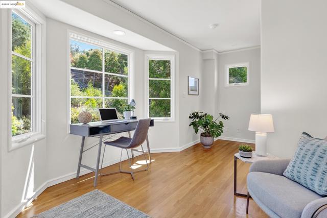 2773 Argyle Street, Oakland CA: https://media.crmls.org/mediaz/abc2b8f4-ddc8-4cad-a83f-5ed0dc5dbad9.jpg