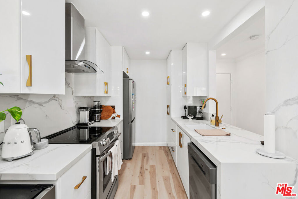 1222 N Olive Drive #201
