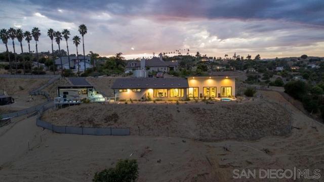 1615 Vista Del Lago, Fallbrook CA: https://media.crmls.org/mediaz/abc343ac-c6b0-4d07-bf49-2ae8bf7a2368.jpg