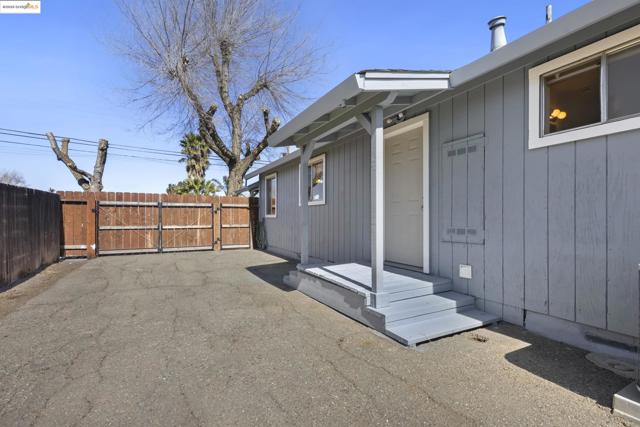 3474 Camino Diablo, Byron CA: https://media.crmls.org/mediaz/abc36323-40a3-423d-8fed-3dbb3195c988.jpg
